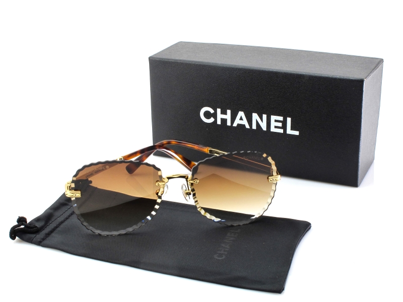 Женские очки Chanel с коричневым градиентом.